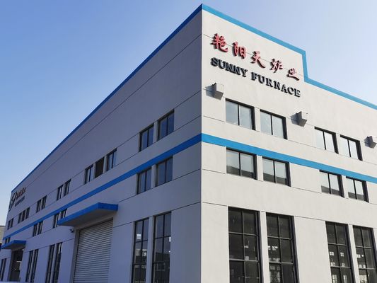 Uniformidad de la temperatura ± 5 C Horno cerámico industrial de área de temperatura constante con elemento calefactor de varilla de silicio y molibdeno en forma de U Materiales refractarios de aislamiento cerámico